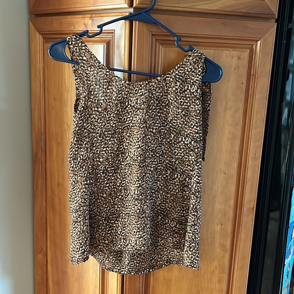 Gap women’s tanktop, size XS, brown/cream, ties at shoulder, leopard like print - Picture 6 of 7